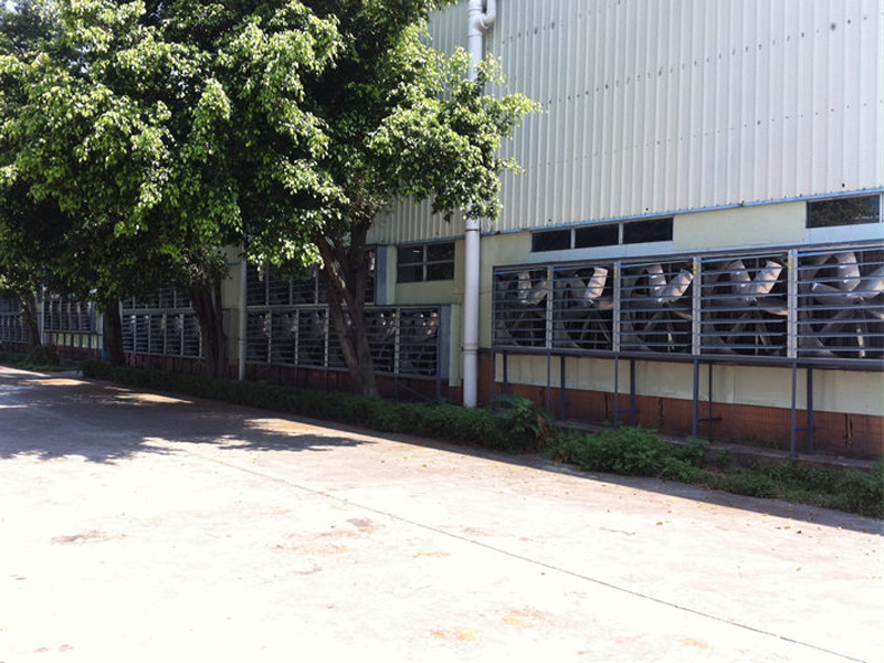 负压风机搭配水帘一起通风降温的优势在哪里?