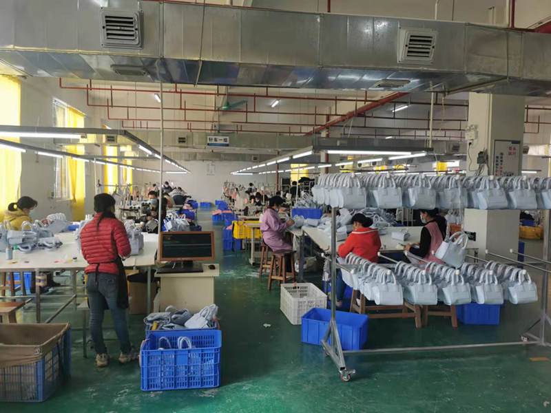 怎么用环保空调帮助服装生产厂房车间去通风降温?